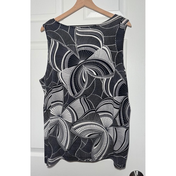Chicos Travelers Black White Geometric Abstract Sleeveless Top Size 3 XL Slinky - Picture 7 of 9